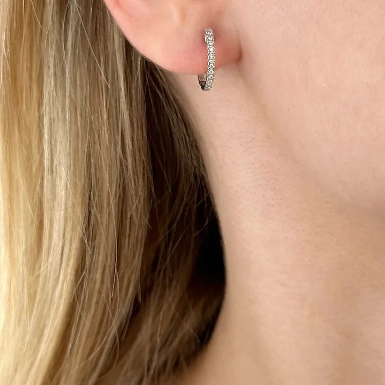 14 mm diamant creol i 14 karat hvitt gull med diamant