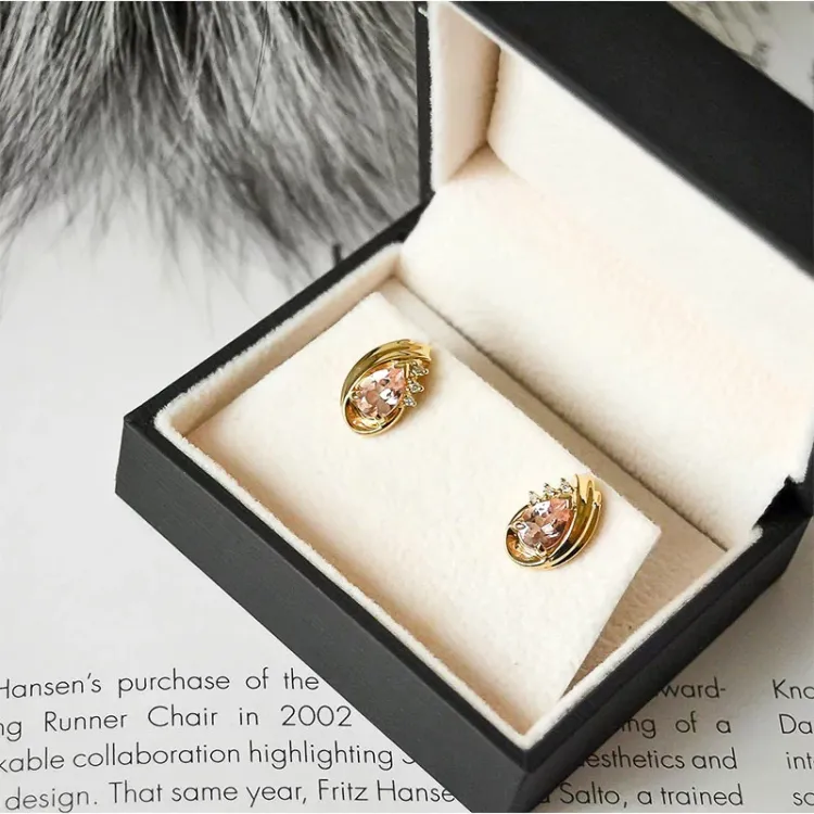 Morganit diamantøredobb i 14 karat gull med diamanter og morganit