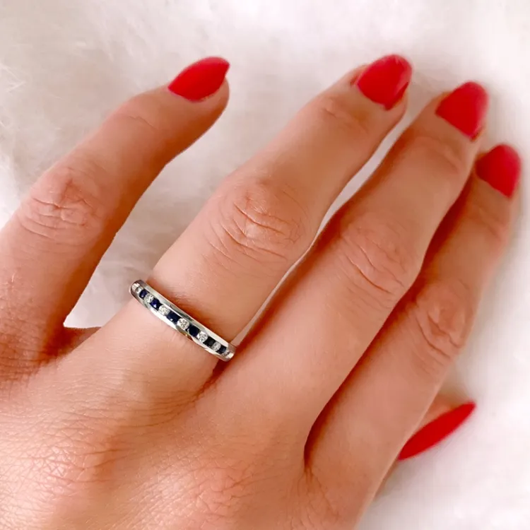 Safir briljantring i 14 karat hvitt gull 0,17 ct 0,14 ct