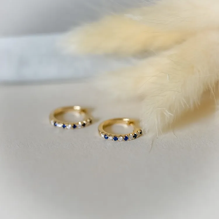 14 mm safir creol i 14 karat gull med safir og diamant