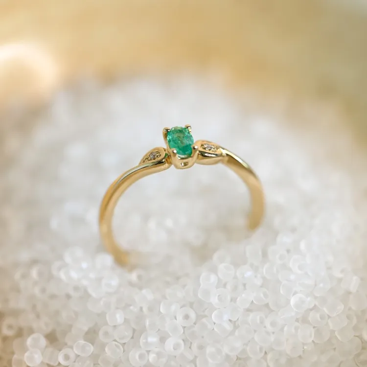smaragd diamantring i 14 karat gull 0,25 ct 0,008 ct