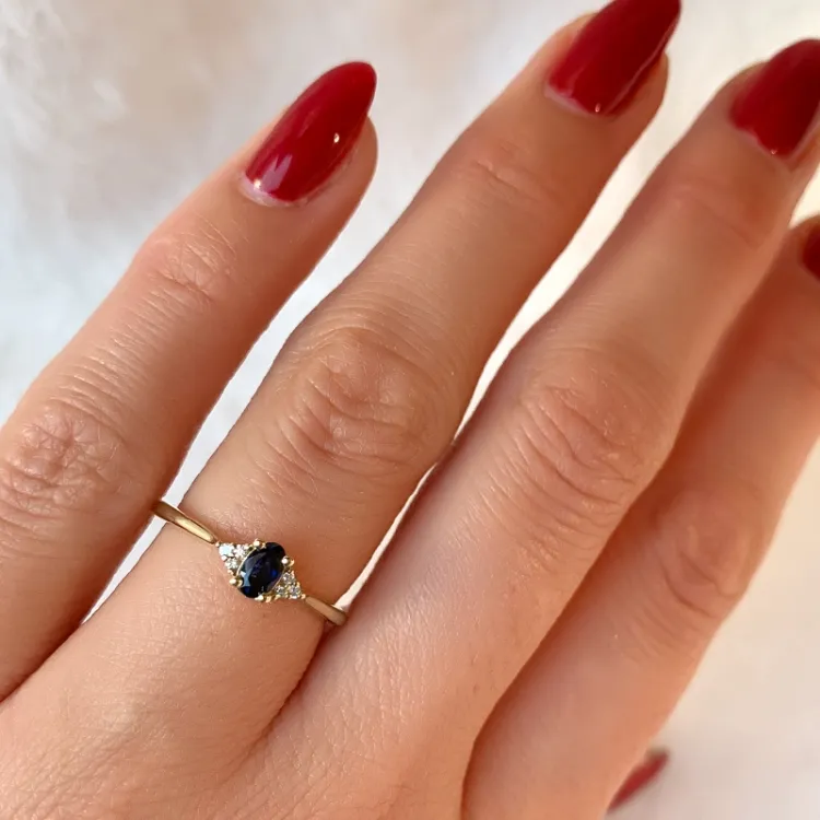 safir diamantring i 14 karat gull 0,35 ct 0,03 ct