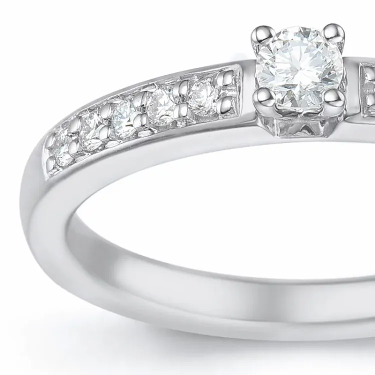 diamant ring i 14 karat hvitt gull 0,20 ct