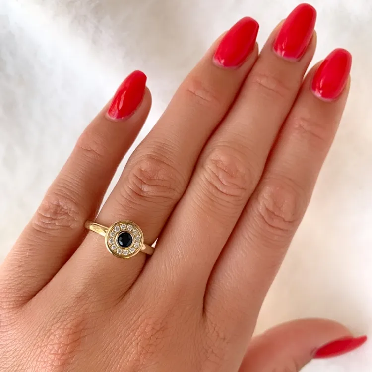 rund safir briljantring i 14 karat gull 0,306 ct 0,132 ct