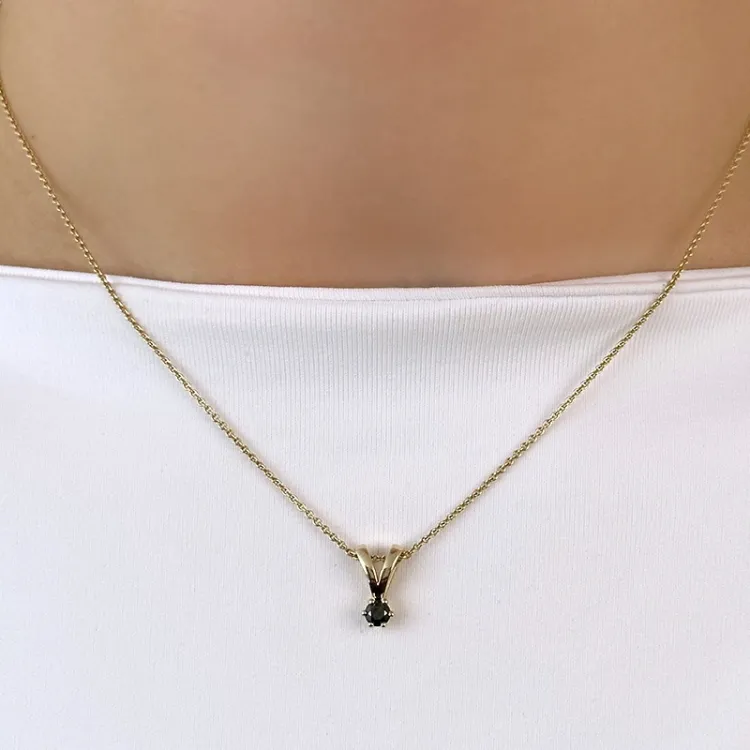0,15 ct svart diamant solitaireanheng i 14 karat gull 0,15 ct