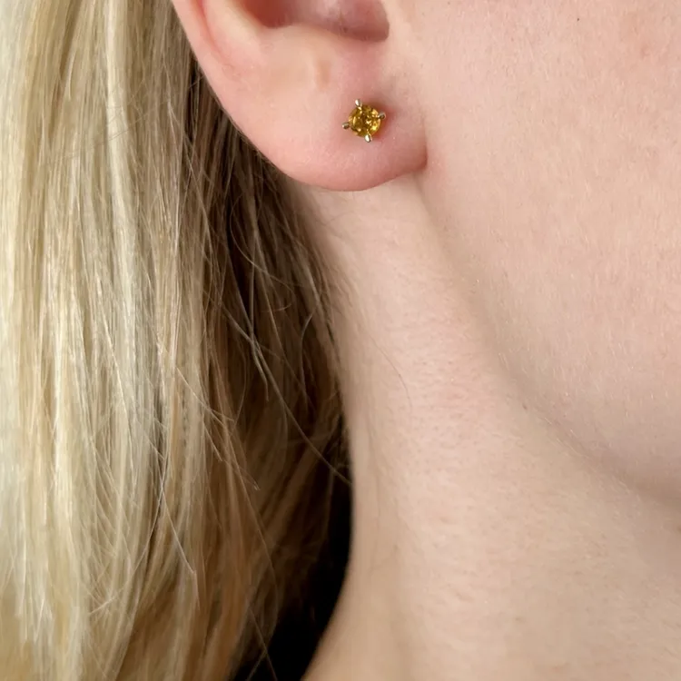 2 x 0,19 ct citrin solitaireørepynt i 14 karat gull med citrin