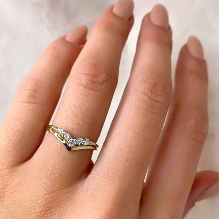 Elegant hvit zirkon ring i 14 karat gull med rhodium