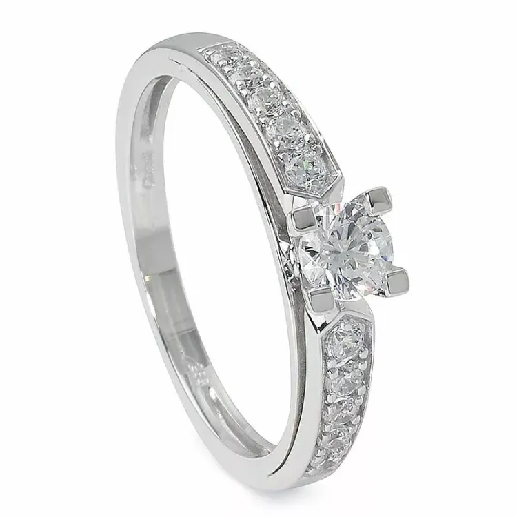 Elegant hvit zirkon ring i 14 karat hvitt gull