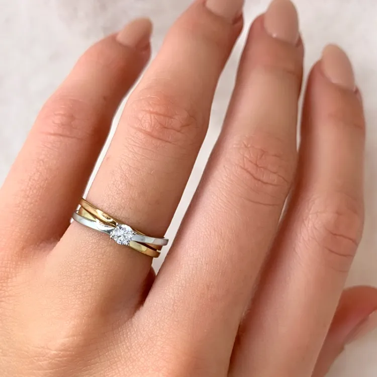 hvit zirkon ring i 14 karat gull hvittgull rødt gull