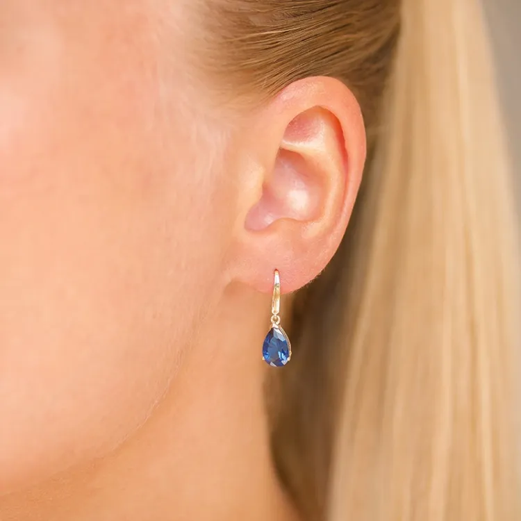 dråpeformede øredobber i 9 karat gull med syntetisk safir og zirkon - Gold Collection