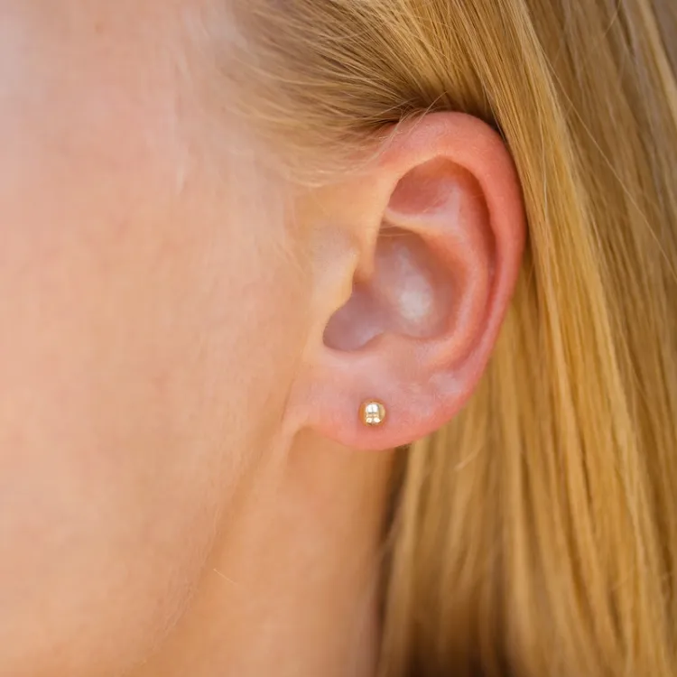 4 mm kule øredobber i 9 karat gull - Gold Collection