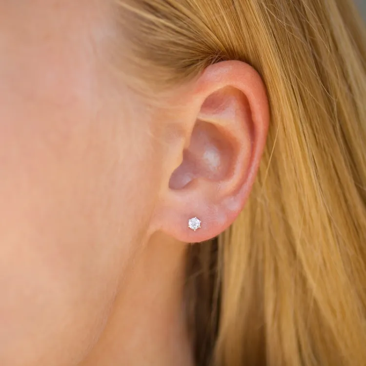 1/2 par 3 mm øredobber i 9 karat gull med zirkon - Gold Collection