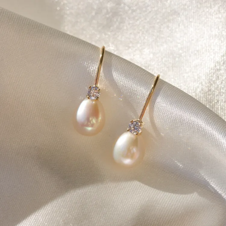 lange øredobber i 9 karat gull med zirkon - Gold Collection