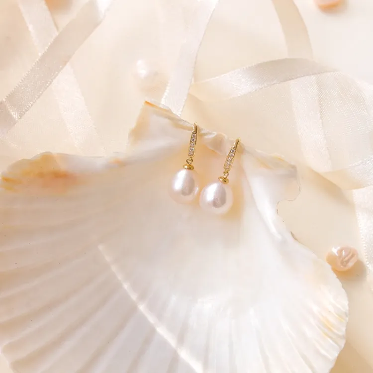 øredobber i 9 karat gull med zirkon - Gold Collection
