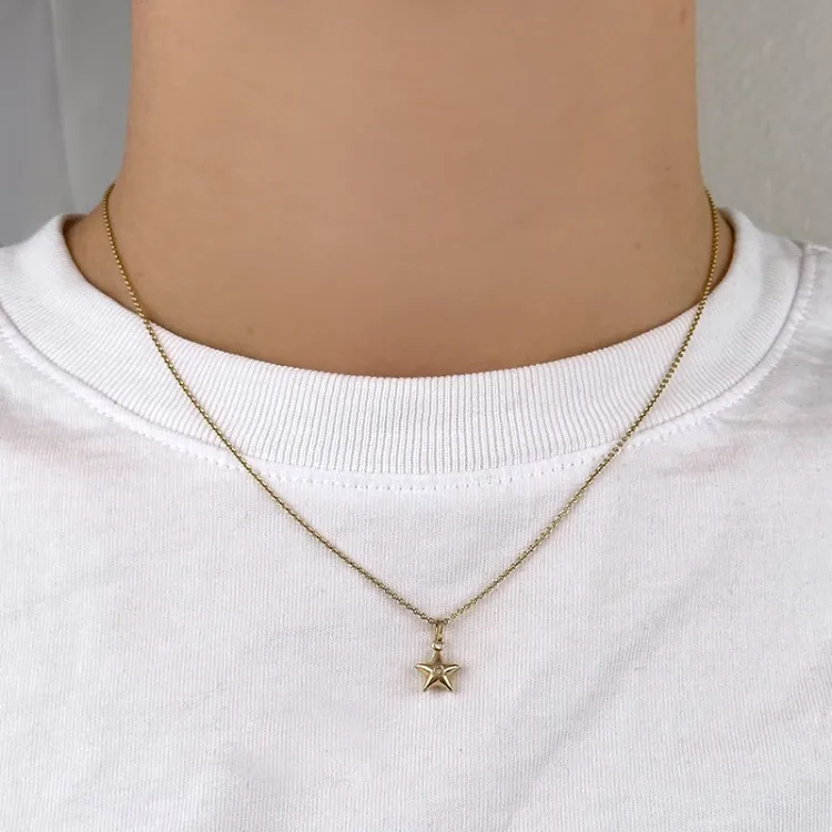 Stjerne anheng i 9 karat gull