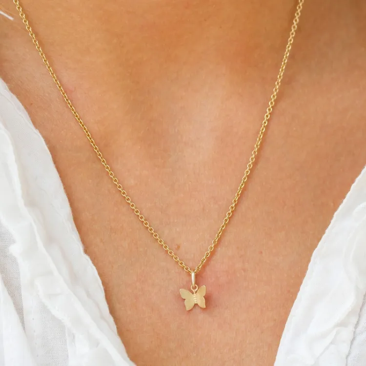 matt sommerfugl anheng i 9 karat gull - Gold Collection