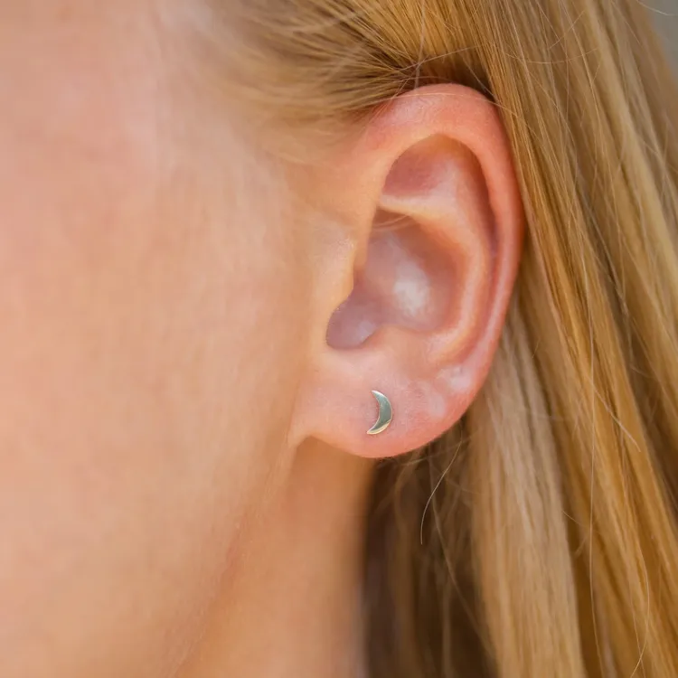 måne helix piercing i 9 karat gull - Gold Collection