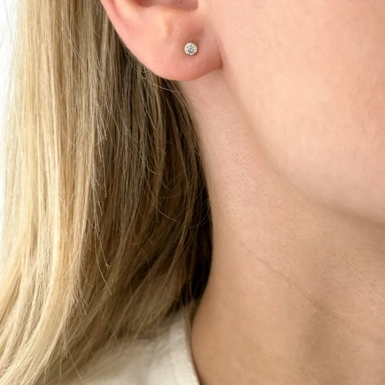 1/2 par 3 mm øredobber i 14 karat gull med zirkon - Gold Collection