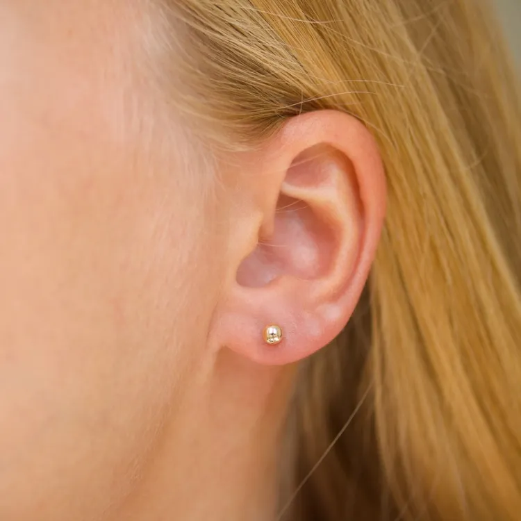 4 mm kule øredobber i 14 karat gull - Gold Collection