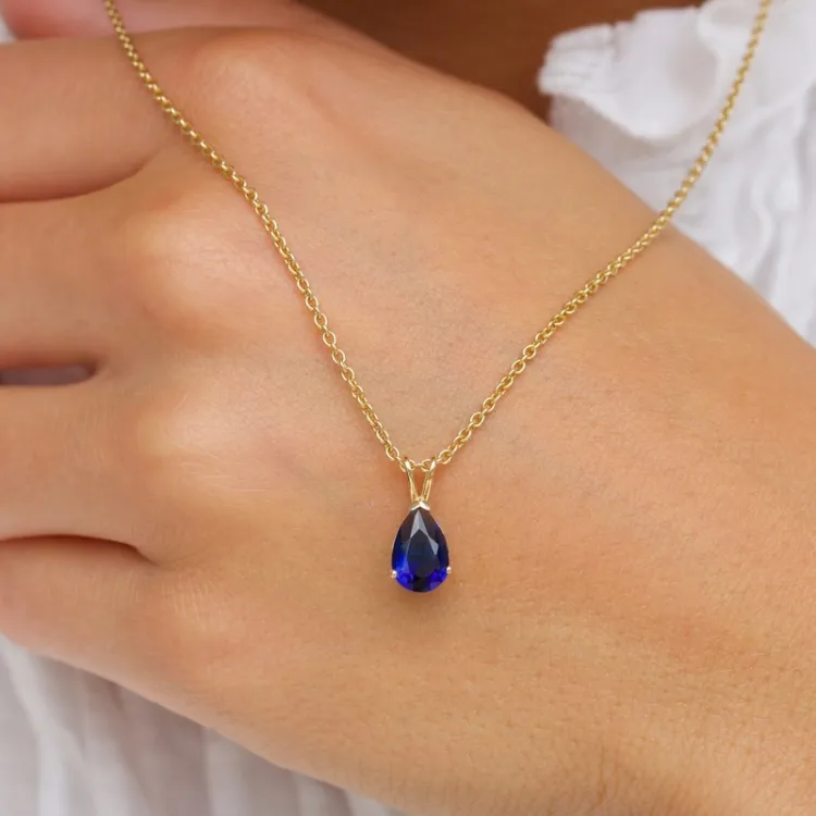 dråpe blå syntetisk safir anheng i 14 karat gull - Gold Collection