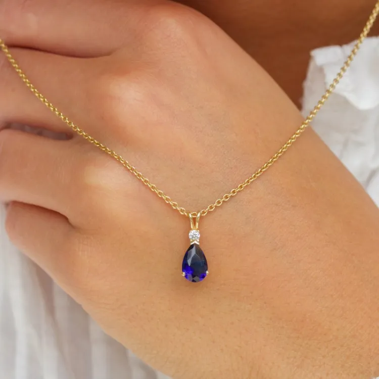 dråpe syntetisk safir anheng i 14 karat gull - Gold Collection