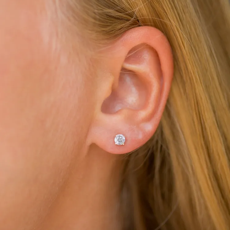 4 mm runde øredobber i 14 karat gull med zirkon - Gold Collection
