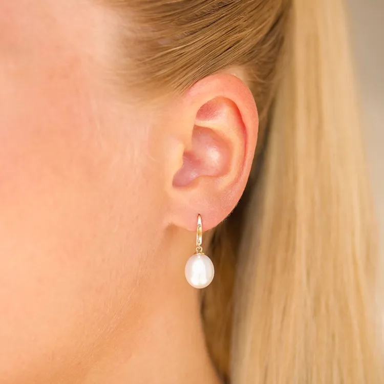 9-9,5 mm perle øredobber i 14 karat gull - Gold Collection