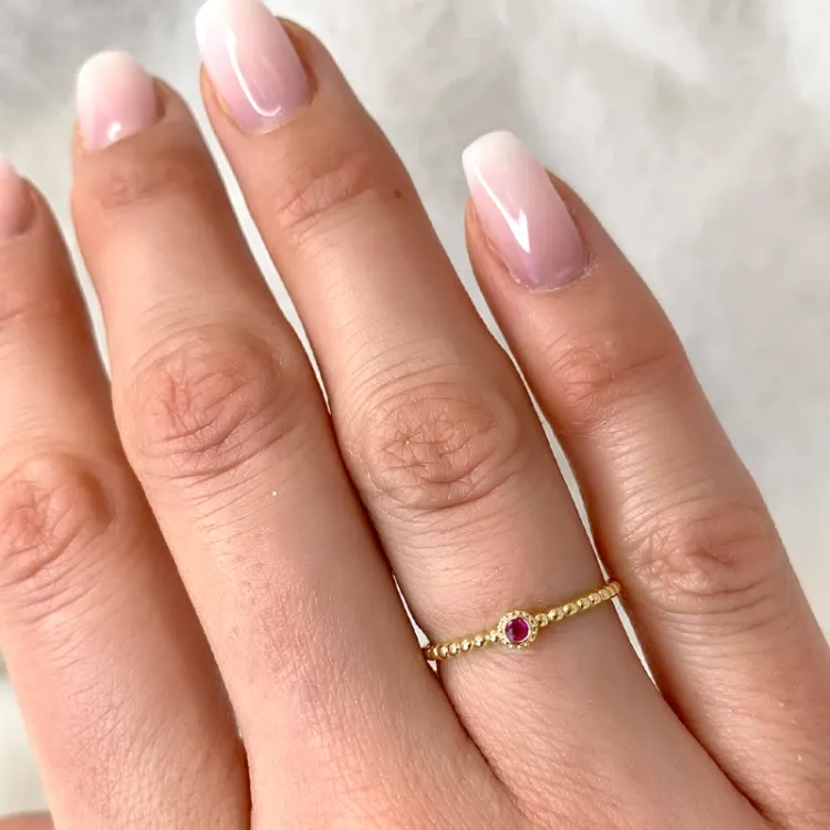 Ekte rubin gull ring i 14 karat gull