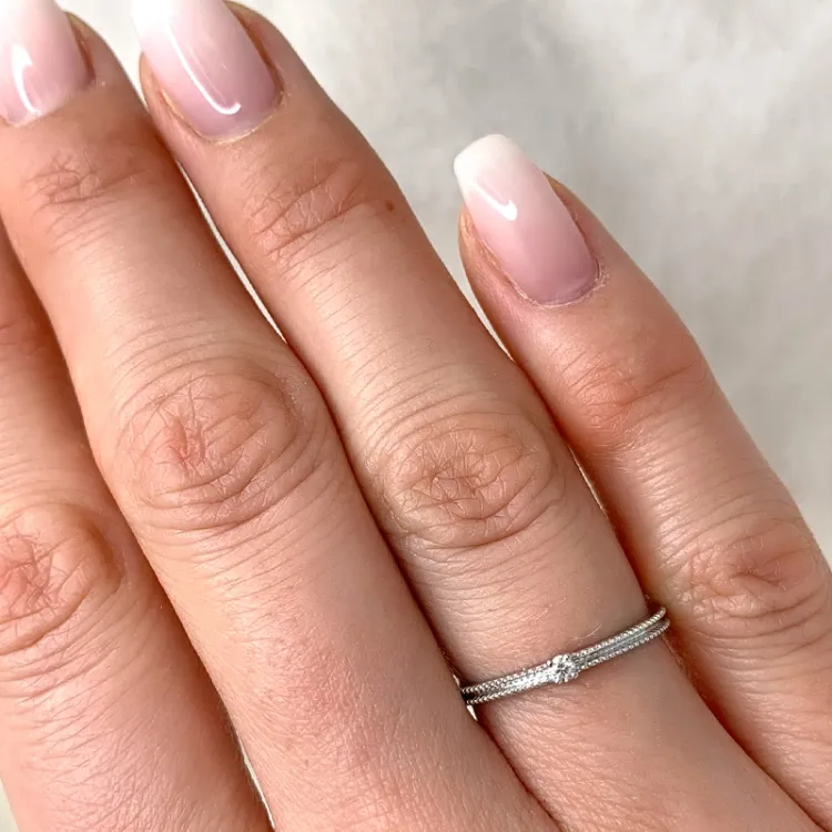 diamant gull ring i 14 karat hvitt gull 0,04 ct