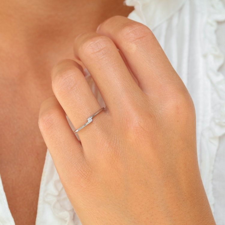 lab grown diamant solitairering i rodinert sølv