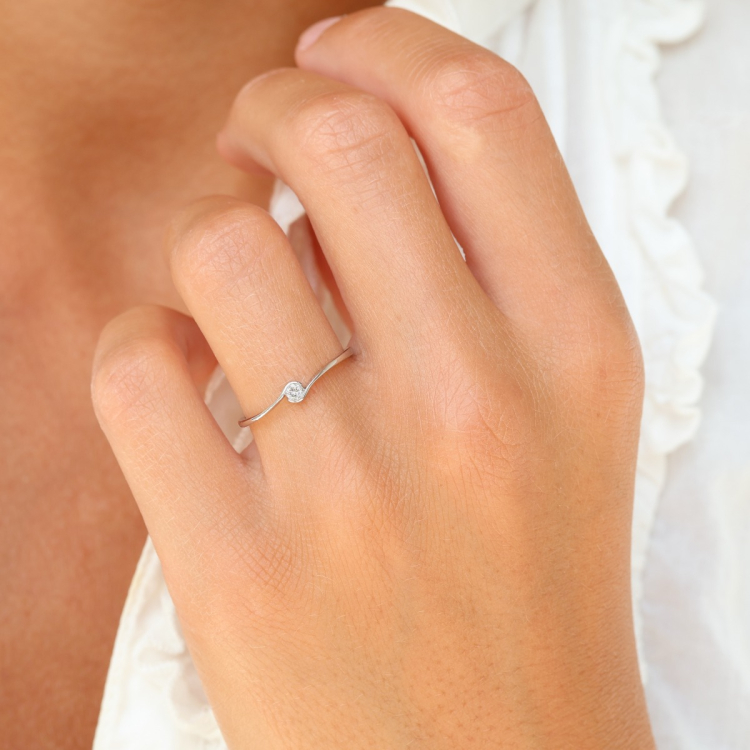 lab grown diamant solitairering i rodinert sølv