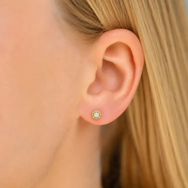 solitaireørepynt i forgylt sølv med lab grown diamant 