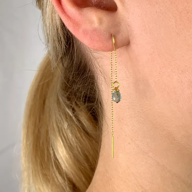 blå topas glas kjedeøreringer i forgylt sølv - Loom Stones