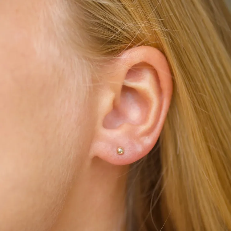 3 mm ørestikker i 9 karat gull - Gold Collection