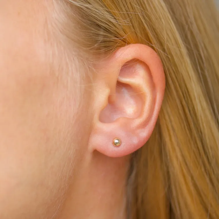 4 mm ørestikker i 9 karat gull - Gold Collection