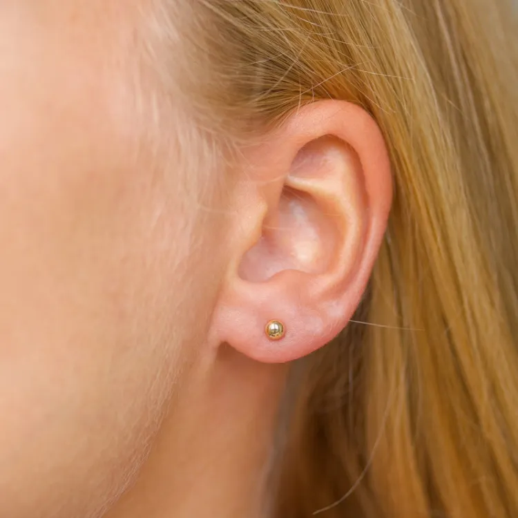 4 mm kule ørestikker i 9 karat gull - Gold Collection