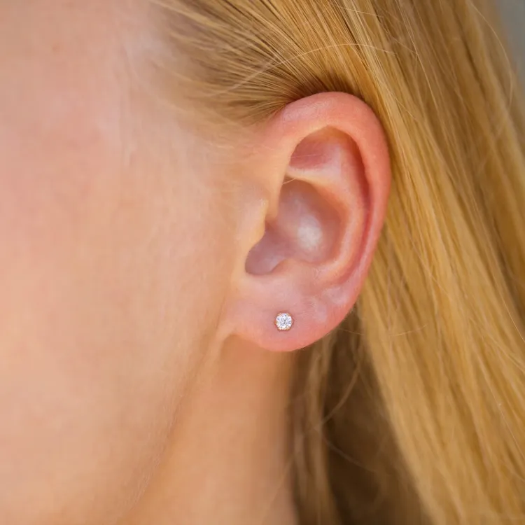 1/2 par 3 mm øredobber i 9 karat gull med zirkon - Gold Collection