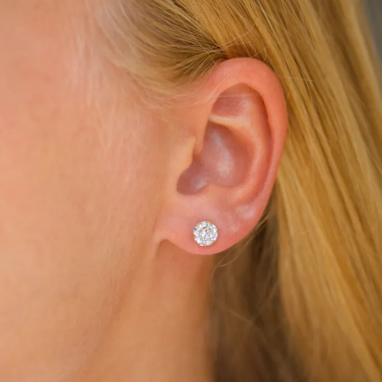 6 mm ørestikker i 9 karat gull med zirkon - Gold Collection
