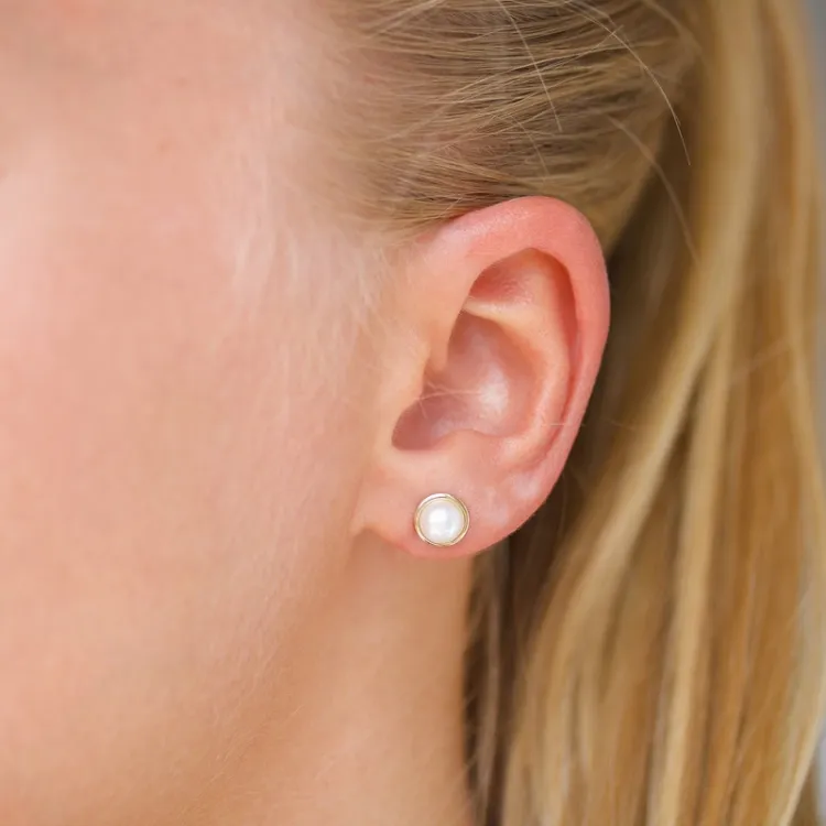 5,5 mm perle ørestikker i 9 karat gull - Gold Collection
