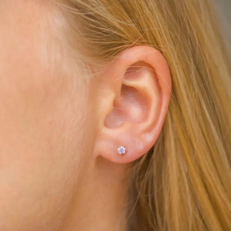 3 mm zirkon ørestikker i 9 karat gull med zirkon