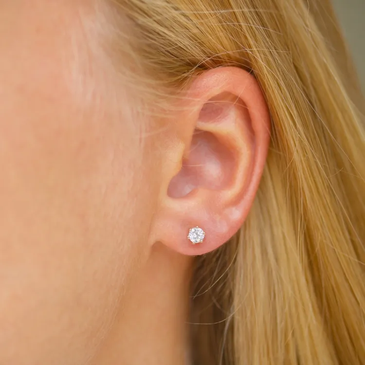 4 mm zirkon ørestikker i 9 karat gull med zirkon - Gold Collection