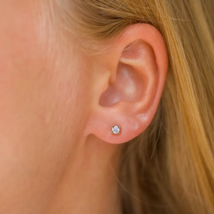 3 mm zirkon ørestikker i 9 karat gull med zirkon - Gold Collection