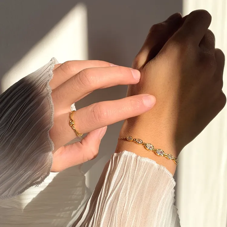 Nava Akhen armbånd i forgylt sølv hvit zirkon
