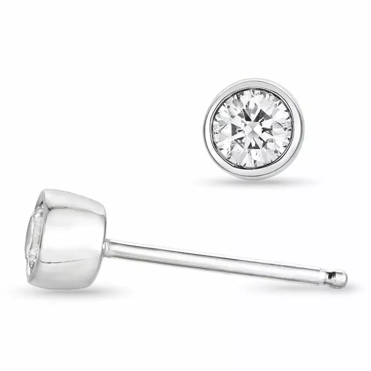 2 x 0,10 ct hvitt gull solitaireørepynt i 14 karat hvitt gull med diamant