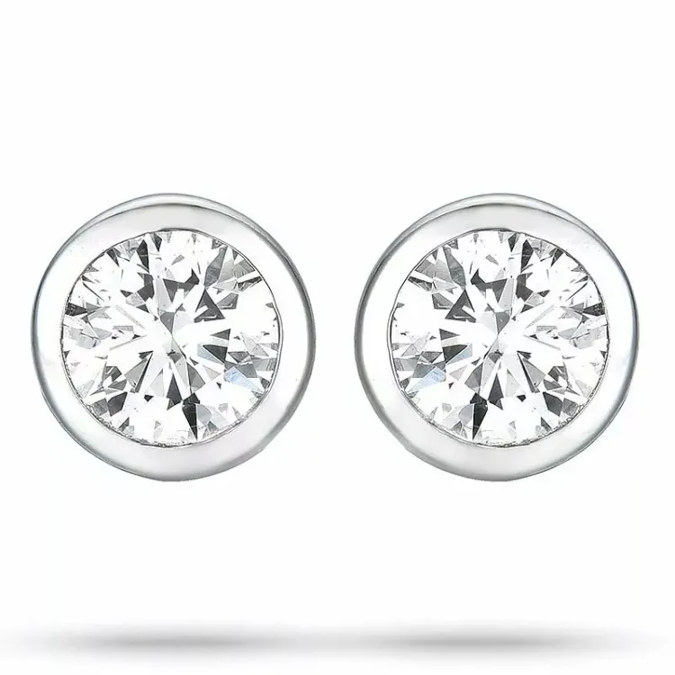 2 x 0,10 ct hvitt gull solitaireørepynt i 14 karat hvitt gull med diamant