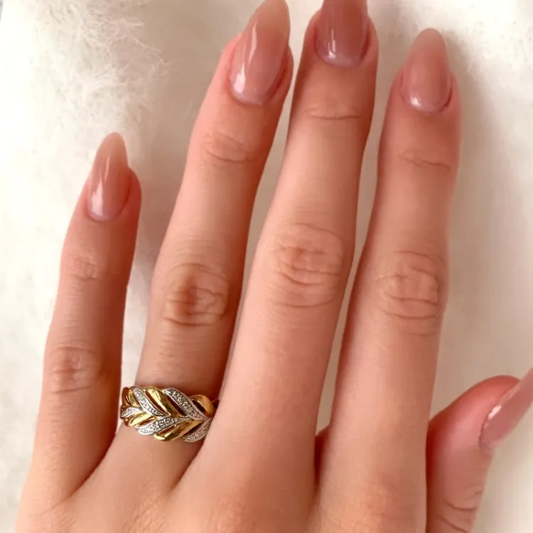 ring i 9 karat gull med rhodium - Gold Collection