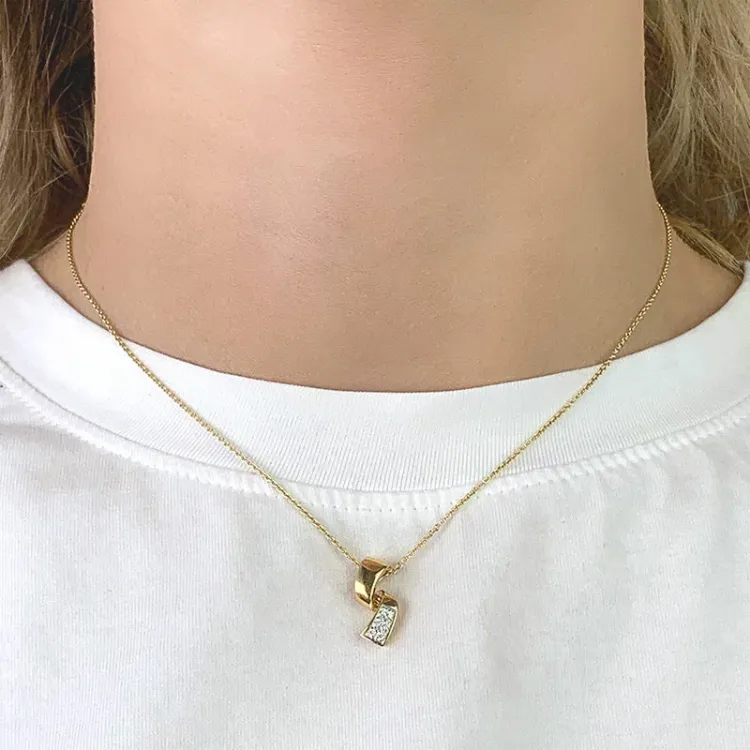 anheng i 9 karat gull med rhodium