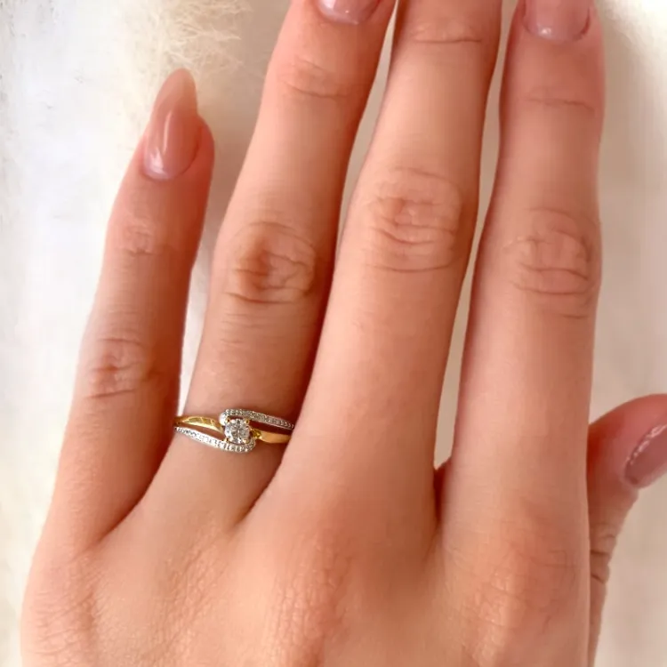 zirkon ring i 9 karat gull med 9 karat hvitt gull - Gold Collection