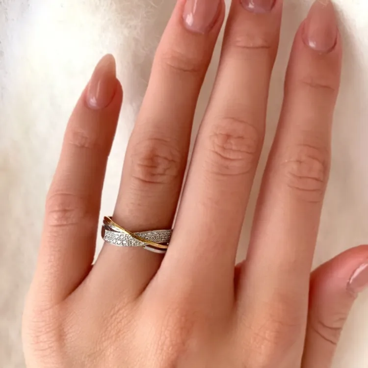 Ekte ring i 9 karat gull med 9 karat hvitt gull