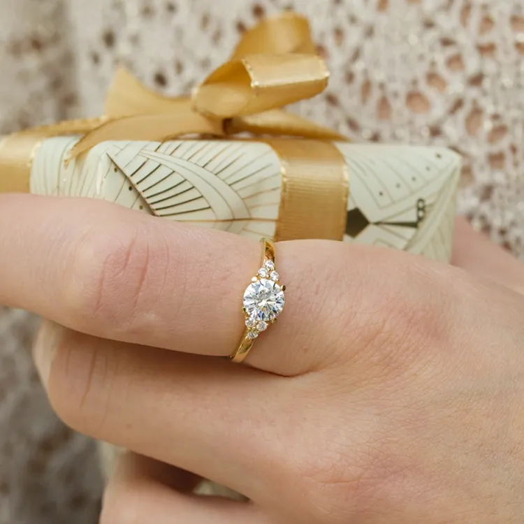 hvit zirkon ring i 9 karat gull - Gold Collection